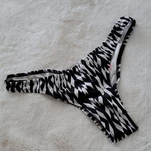 NWT Victoria's Secret Itsy bikini bottom - sz S